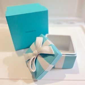 Tiffany & Co. Blue Gift Box with White Bow